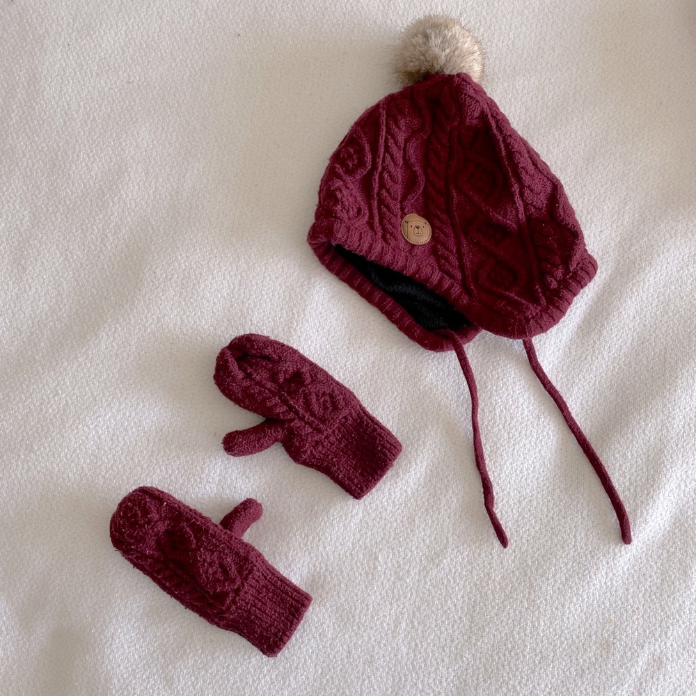 Winter knitted hat and matching mittens set from H&M. Size 18mo-2T